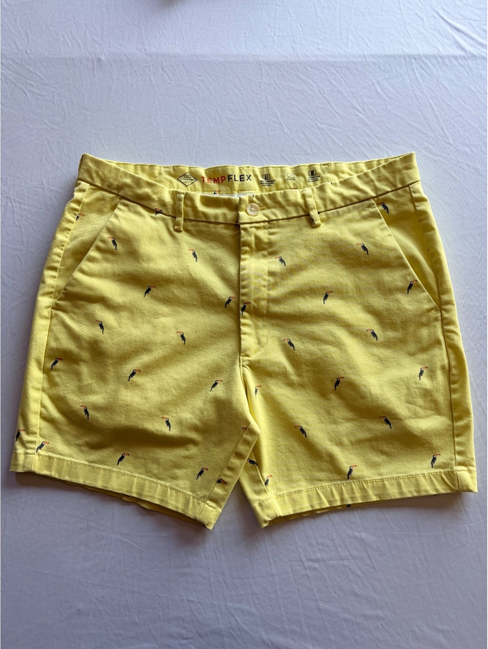 St Johns Bay TempFlex Mens Shorts 38 Yellow Toucan Bird Print Stretch Chino